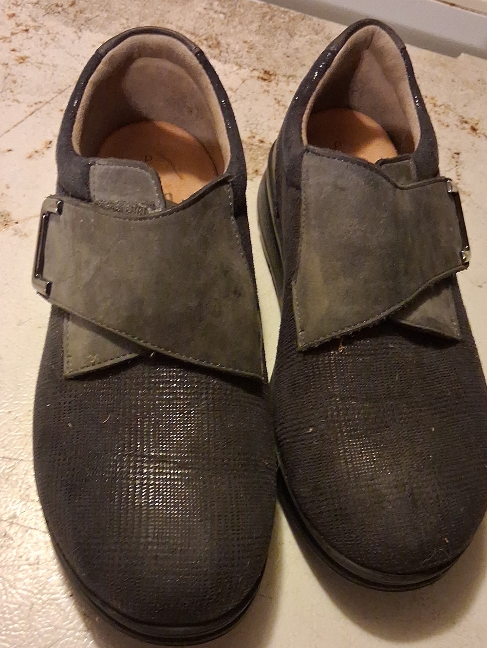 Finn Comfort Black Textured Loafers with Gray Suede Strap 39